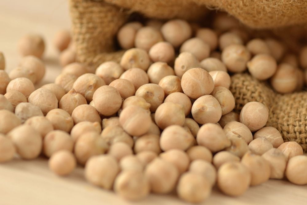 getty_sack_o_chickpeas1k